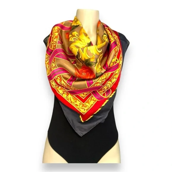 Salvatore Ferragamo scarf - Picture 9 of 13